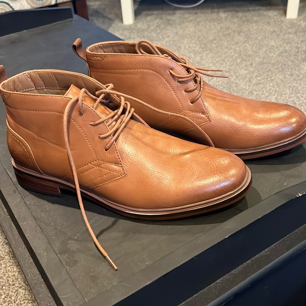 Never worn Sonoma Men’s 9.5 Brown Dress boot